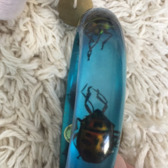 Acrylic/ lucite bug bracelet in blue - Picture 4 of 5